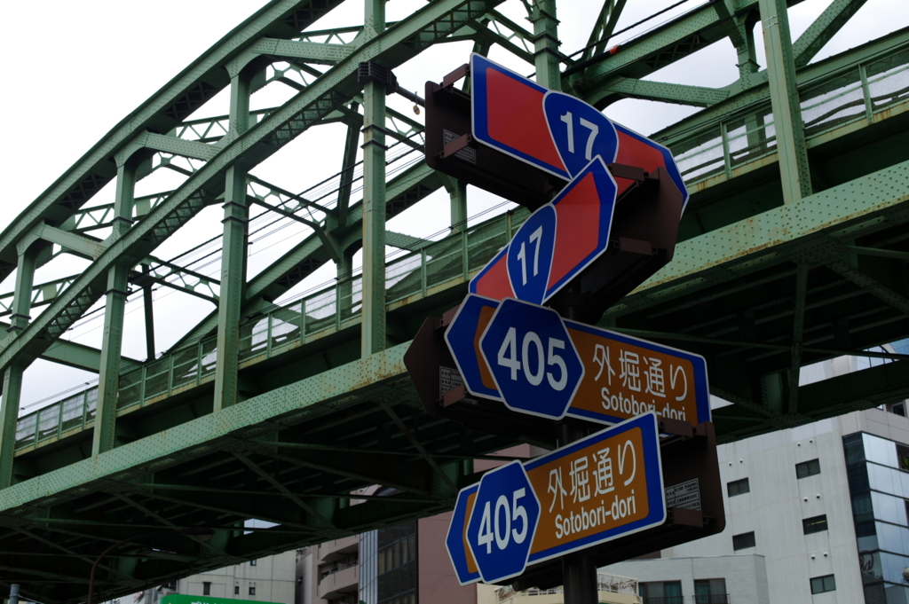 秋葉原～すれ違う街の風景-2