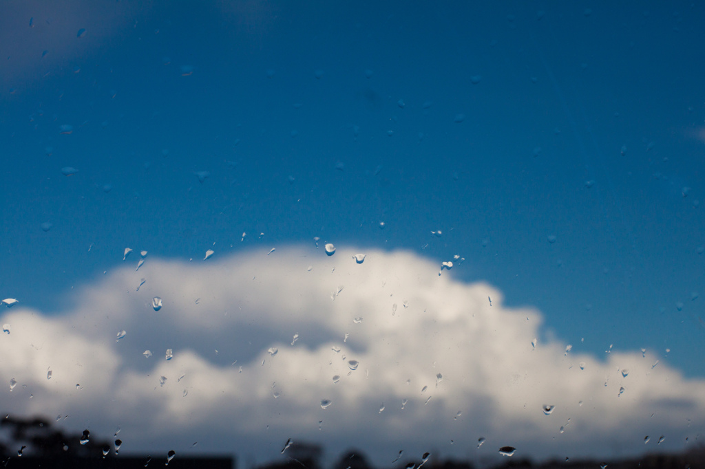 窓の外は雨上がり