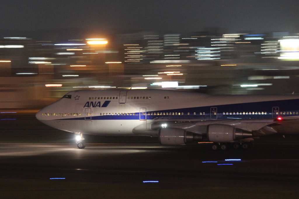 ANA B747-400