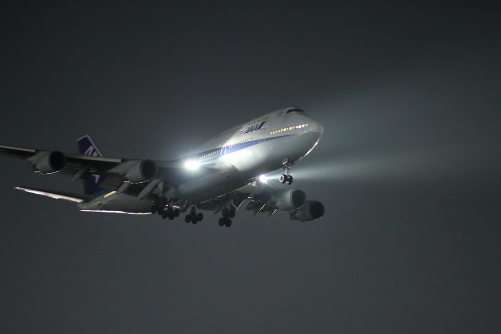 ANA B747-400