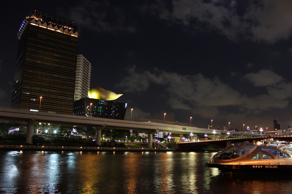 夜の隅田川