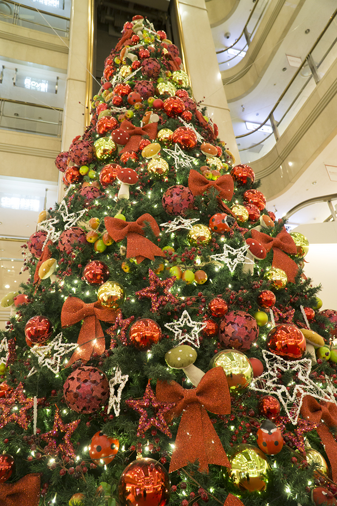 羽田空港赤組のクリスマスツリー