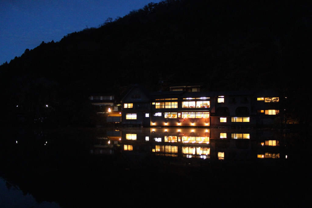 金鱗湖