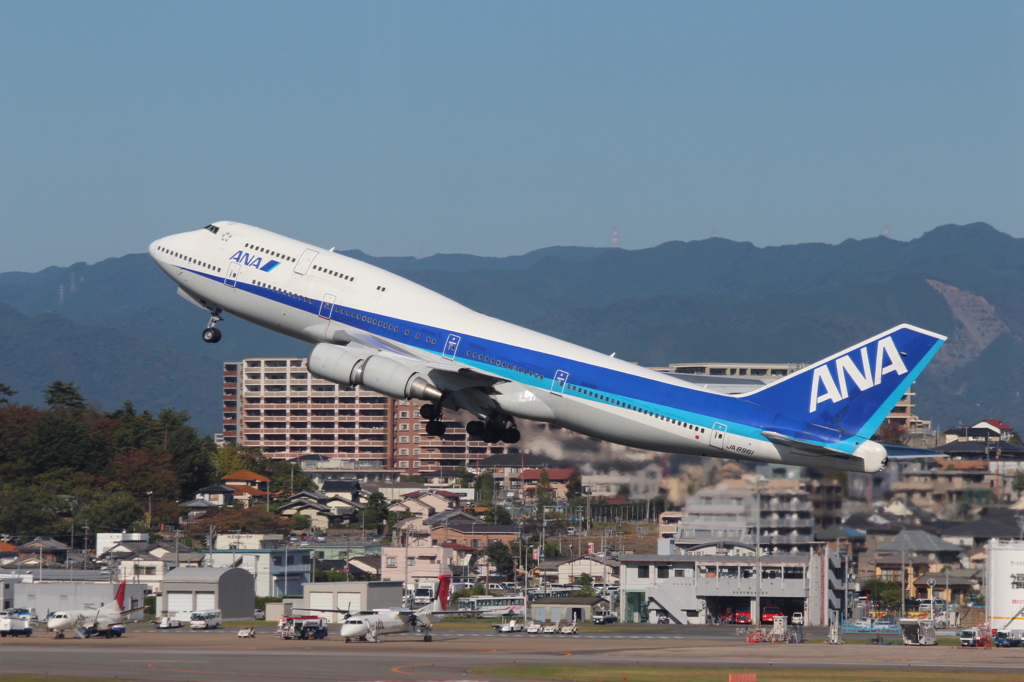 ANA B747-400