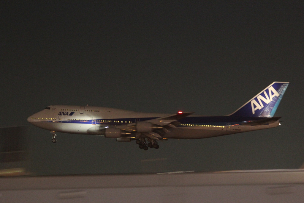 ANA B747-400