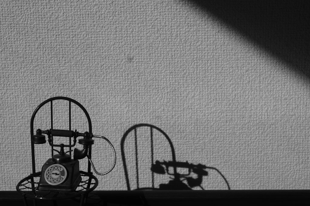 (I`m) waiting for a phone call