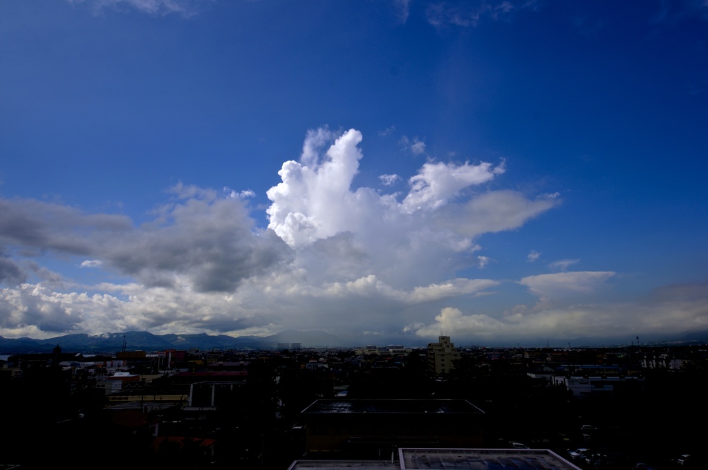 大学の空 - 8月