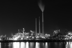 夜の工場　2