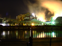 対岸の工場