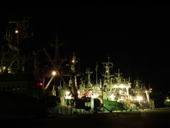 八戸港に接岸する船