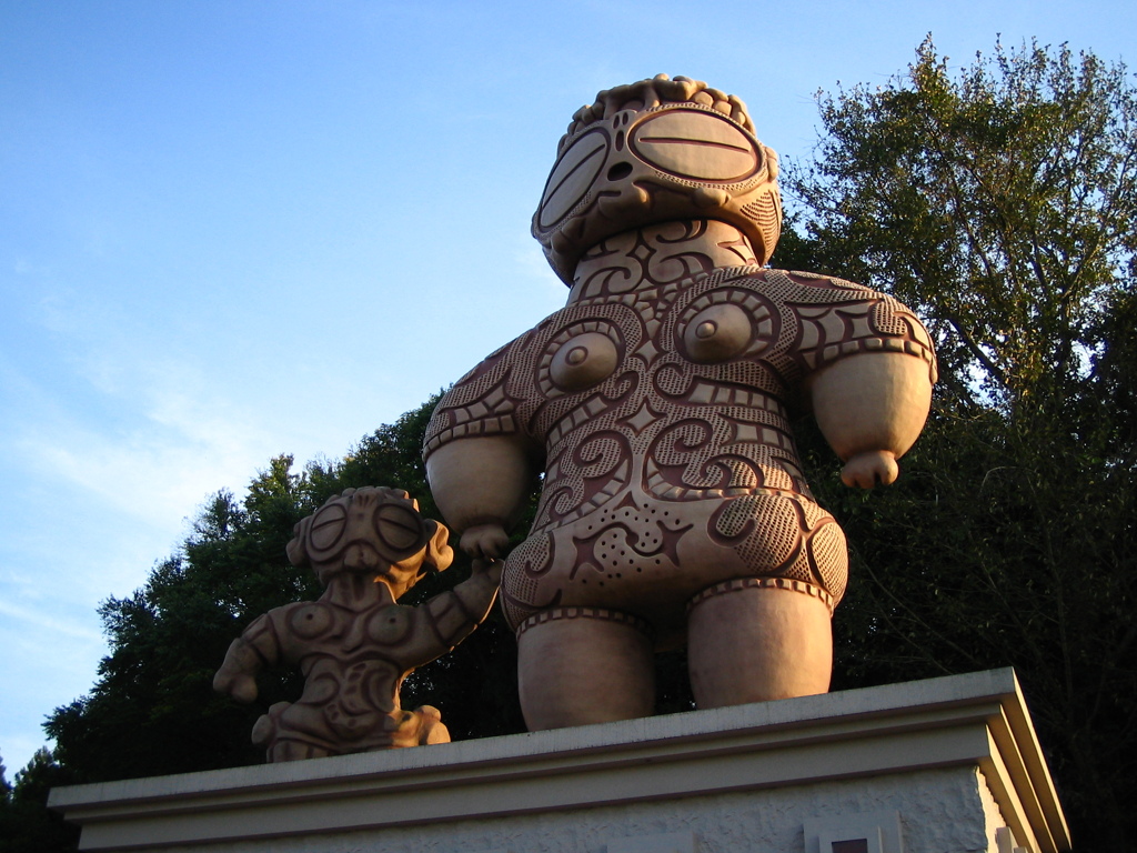 八戸公園の親子土偶像