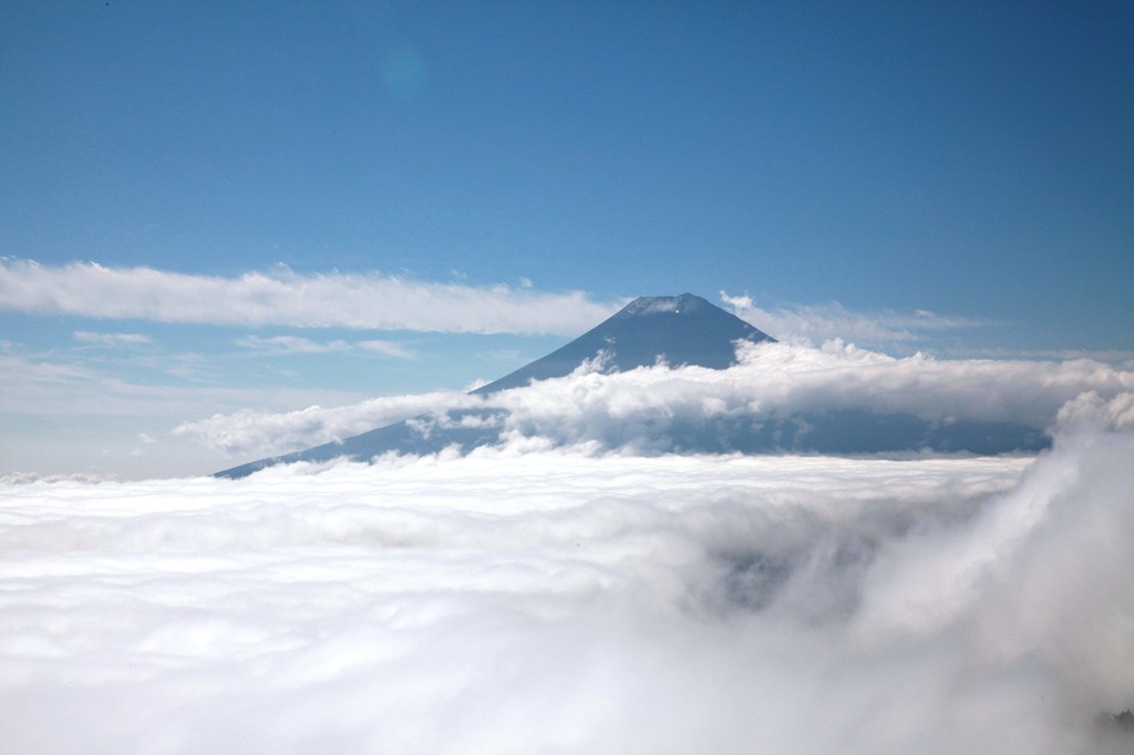 I雲海に浮かぶ富士山