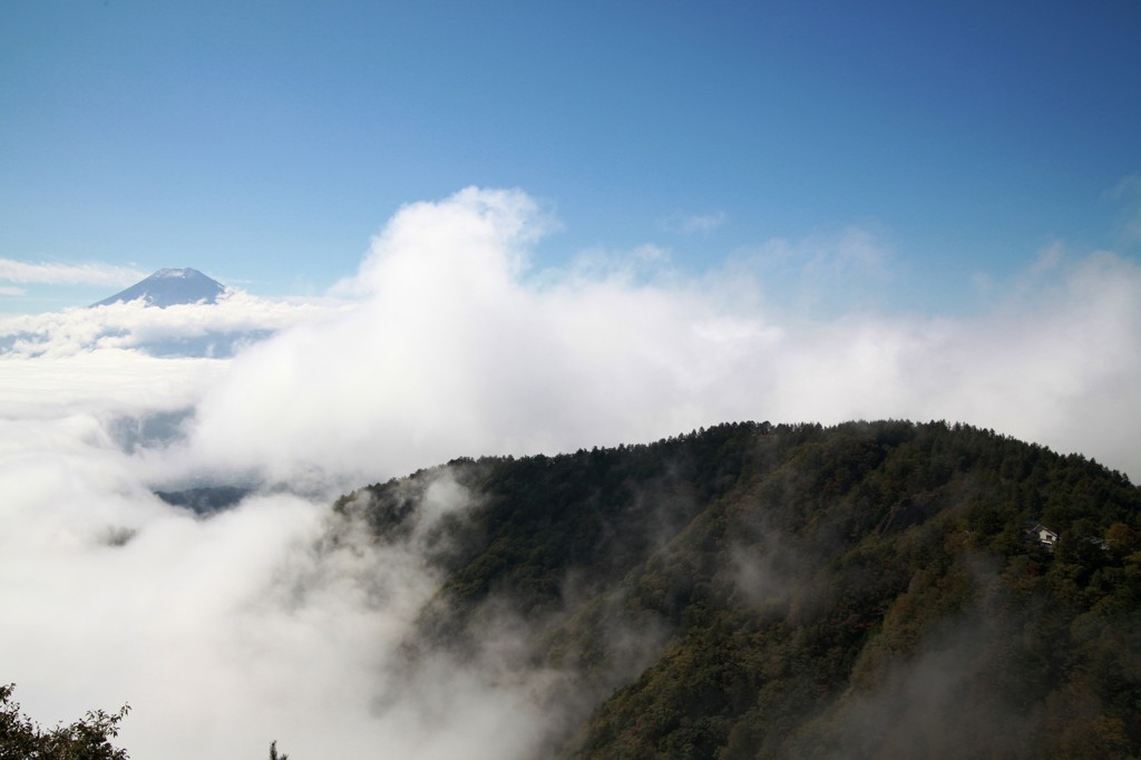 富士山と三つ峠山荘