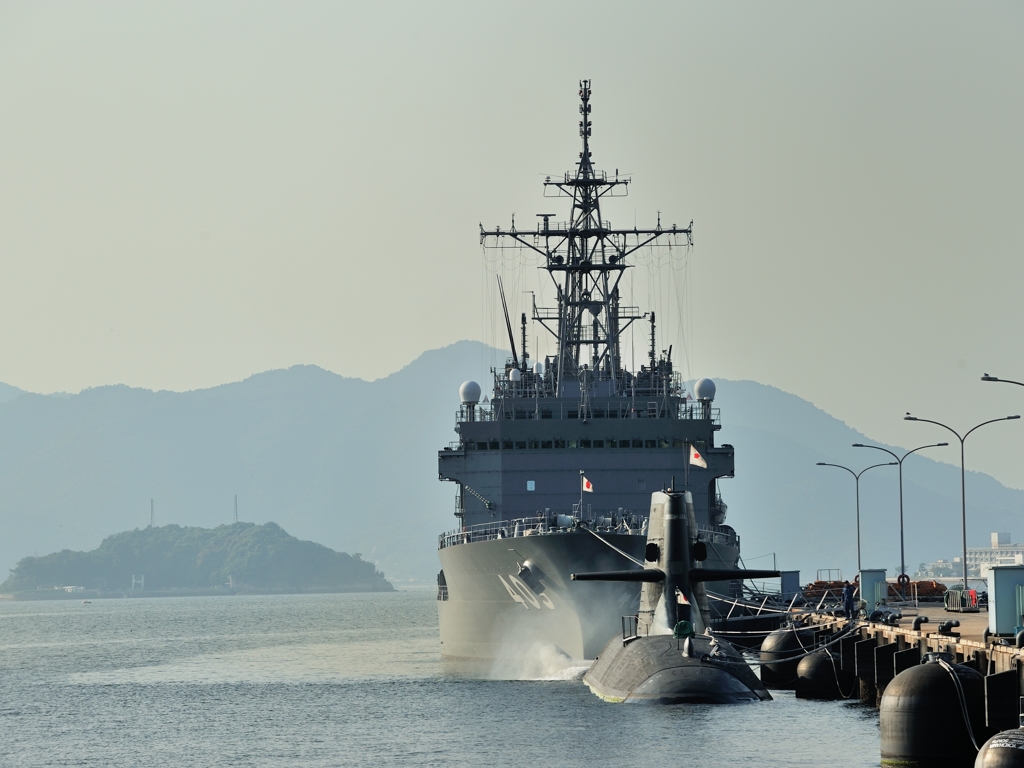 護衛艦の休息