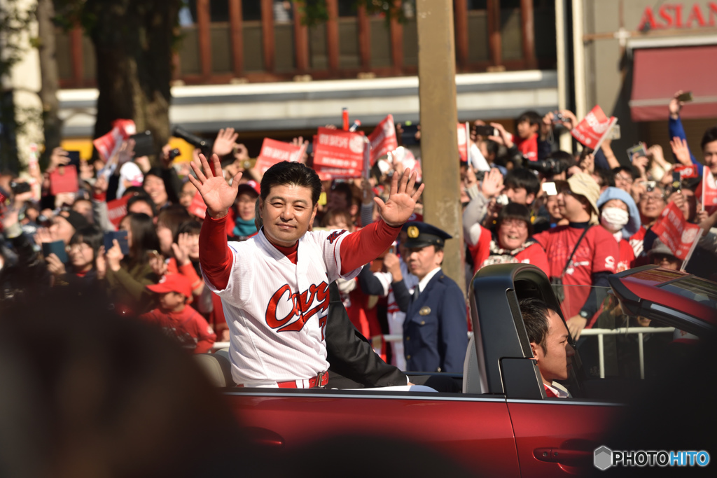 カープ優勝パレード　緒方監督