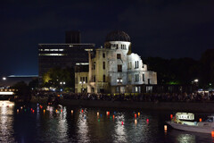 8月6日原爆の日　灯籠流し