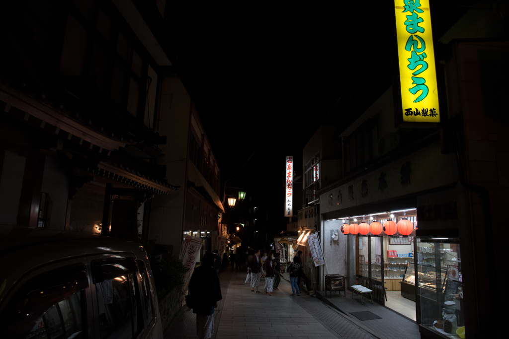 渋温泉街（夜）