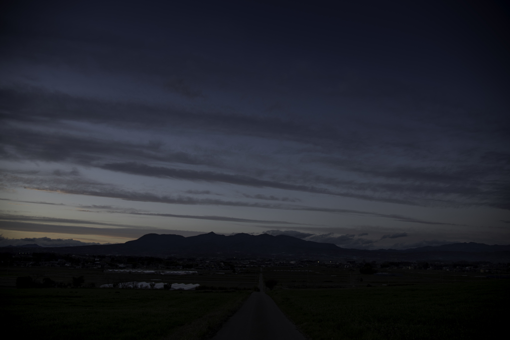 春の夕暮れ空