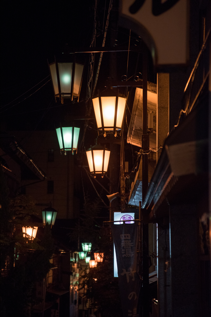 渋温泉街（夜）