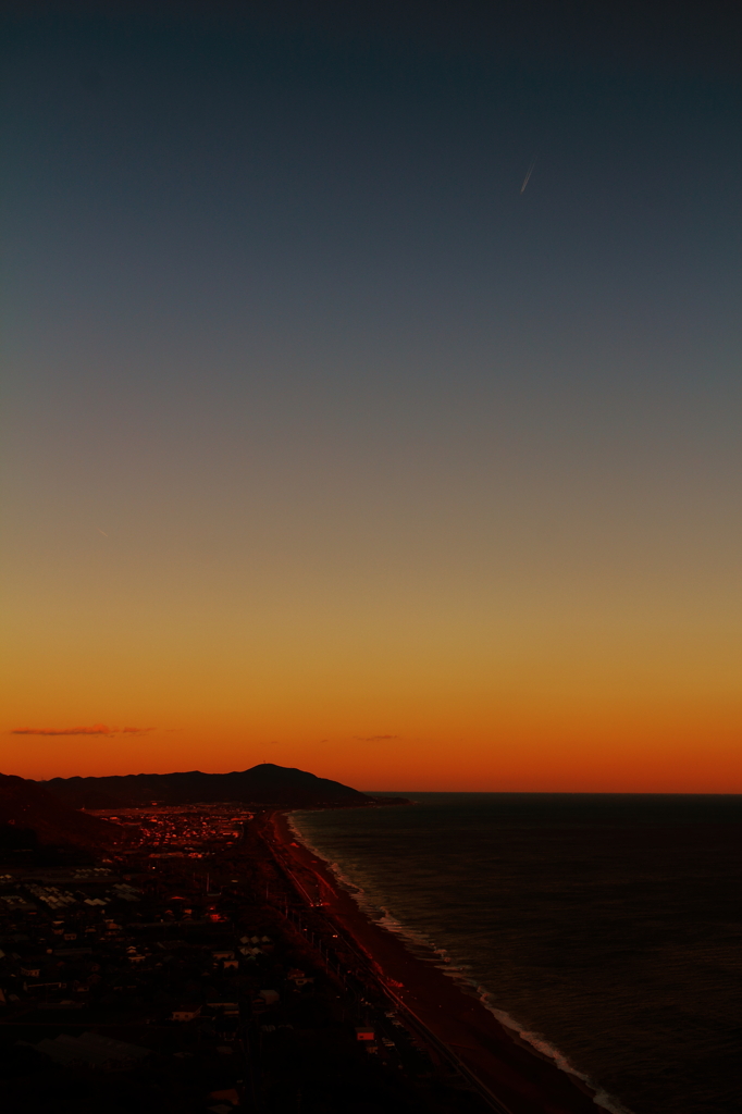 夜に向かって…