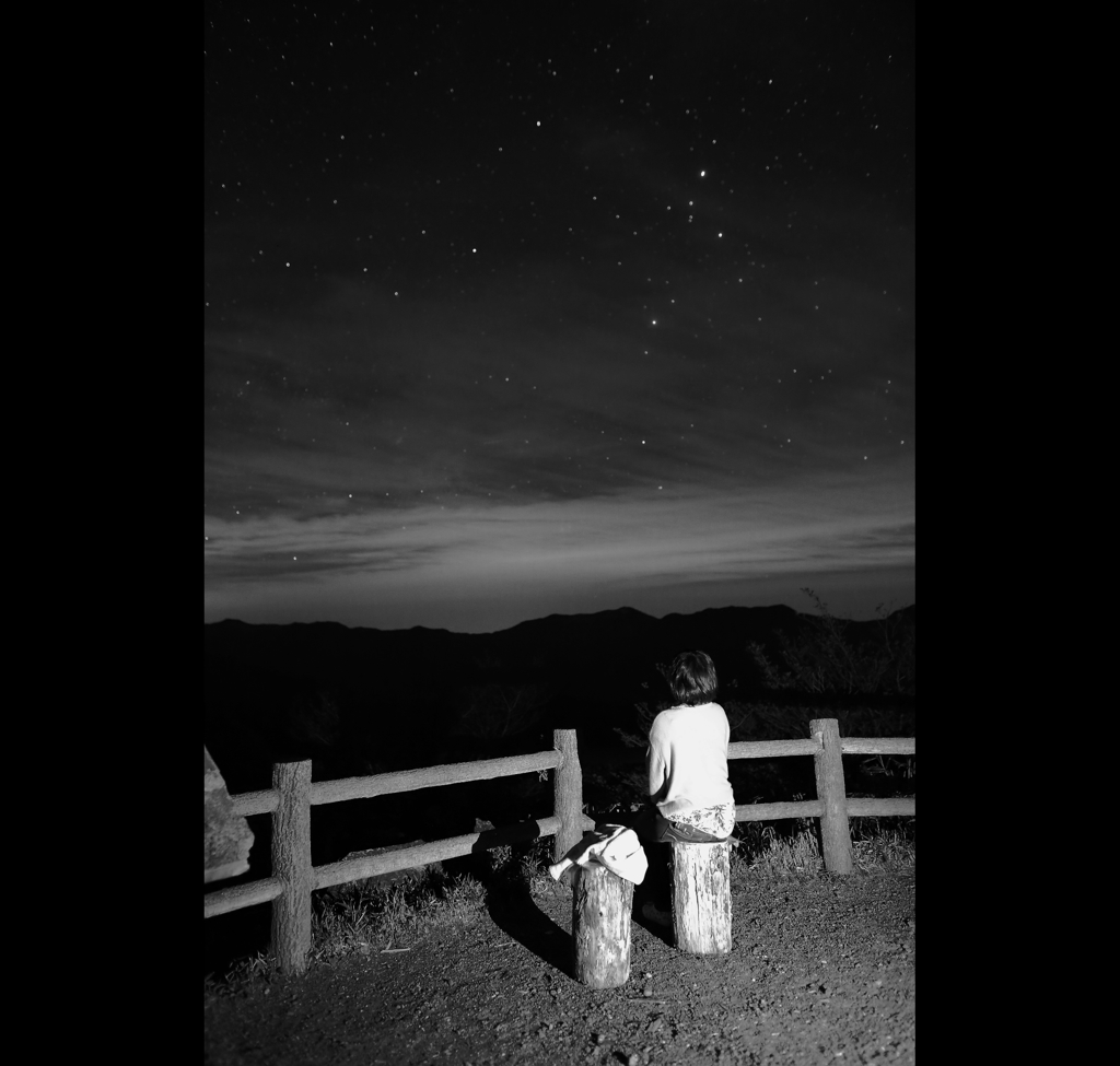 闇にいる時にだけ見えるから…