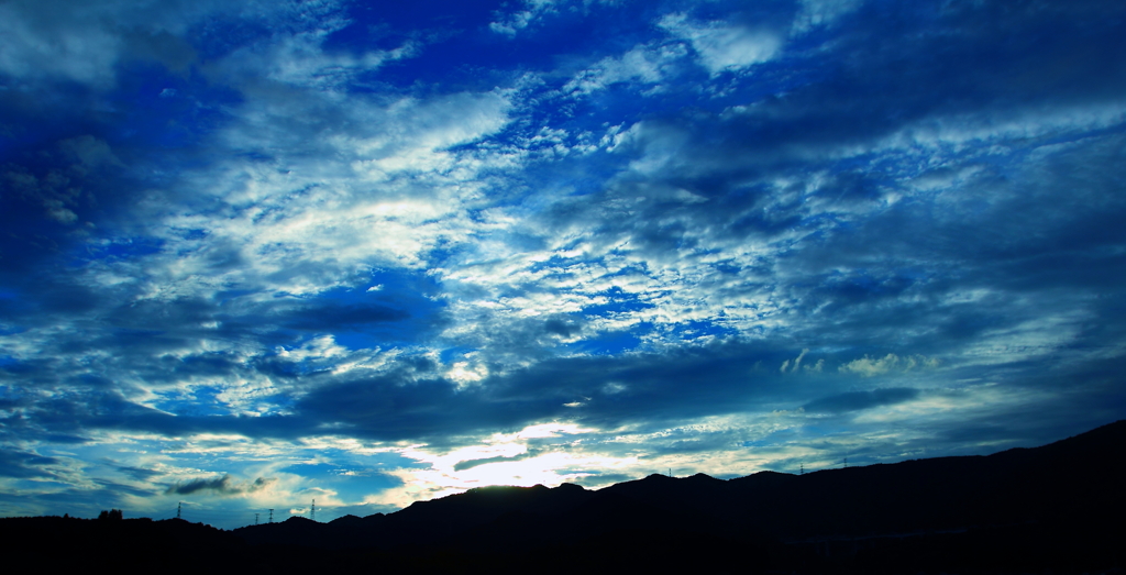 雲空に悠然と広がる