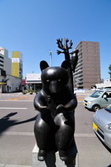 はたらけど　はたらけど猶わが生活楽にならざり　ぢっと手を見る