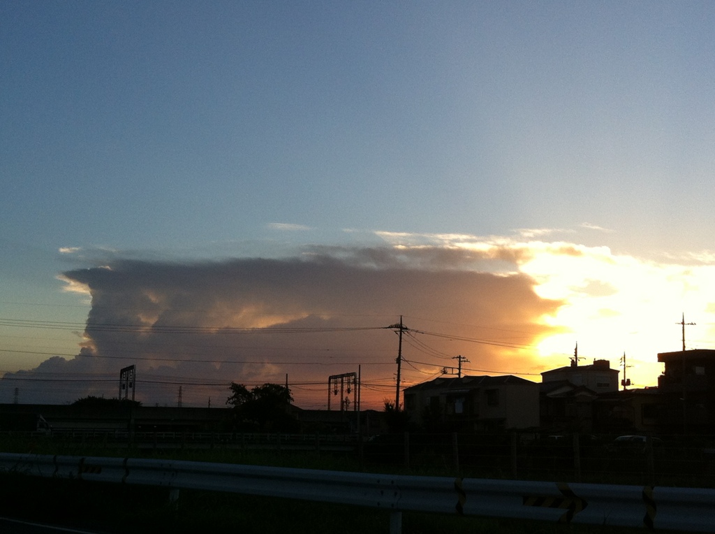 壁みたいな雲-3