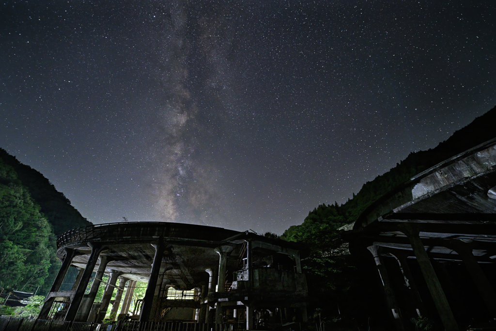 選鉱場の輝く夜２