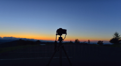 車窓に映る夕景