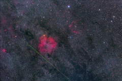 ケフェウス座付近と流星