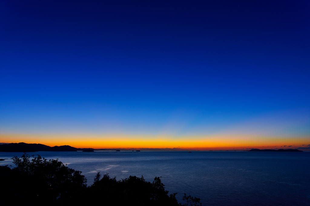 夜明けの閃光