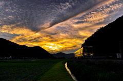 夕雲と列車