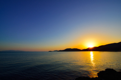 紺碧な空と夕日