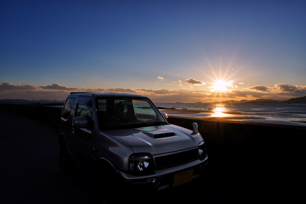 愛車と夕日