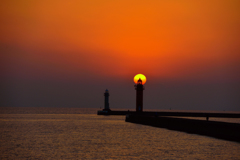 　灯台と夕日