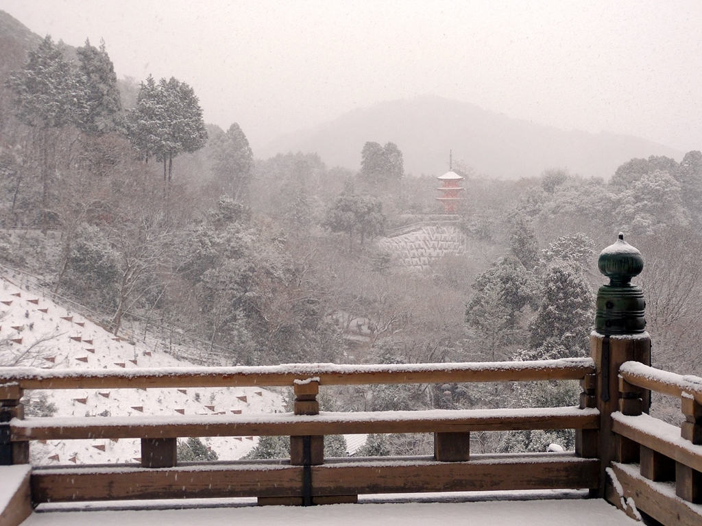 京都 清水舞台の雪風景