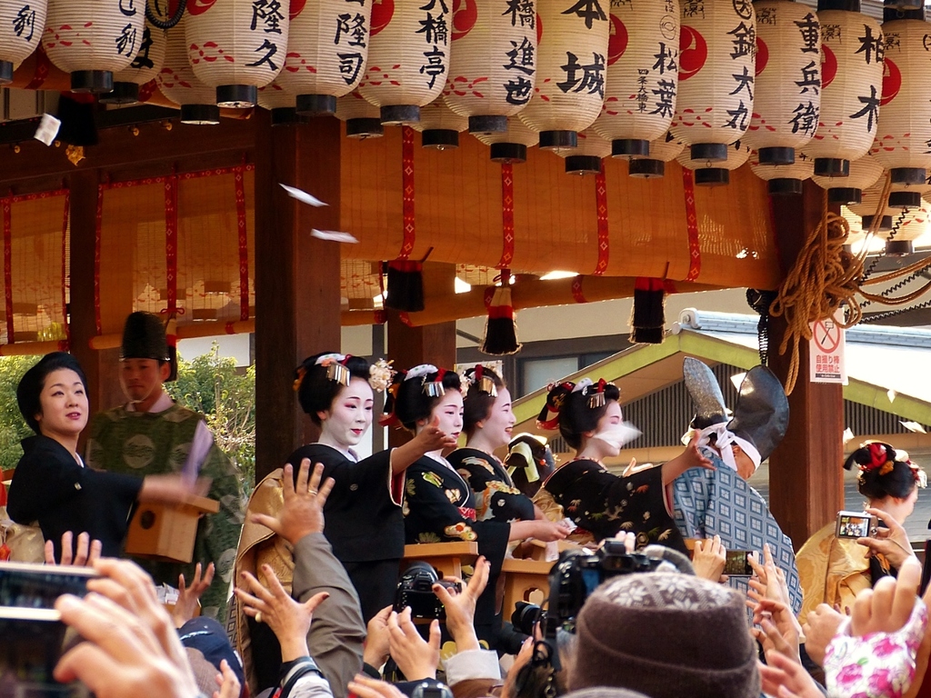 京都 八坂神社 舞妓さんからのプレゼント