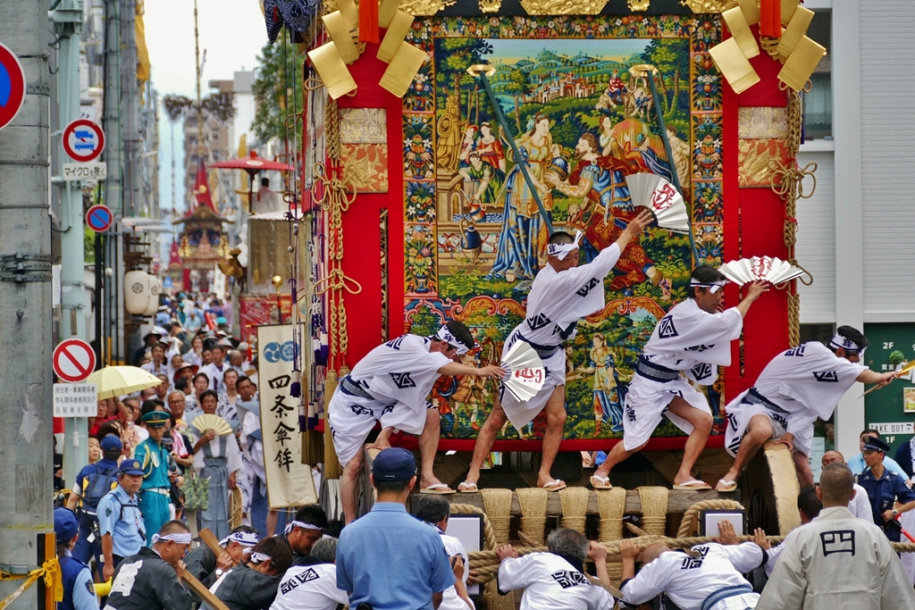 京都 祇園祭 山鉾巡行 辻回しの最中 By D Id 写真共有サイト Photohito