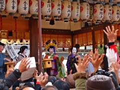 京都 八坂神社 花魁の豆撒き