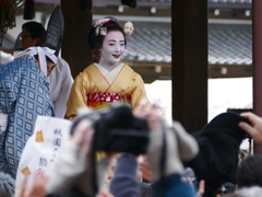 京都 節分祭 祇園甲部による豆撒き
