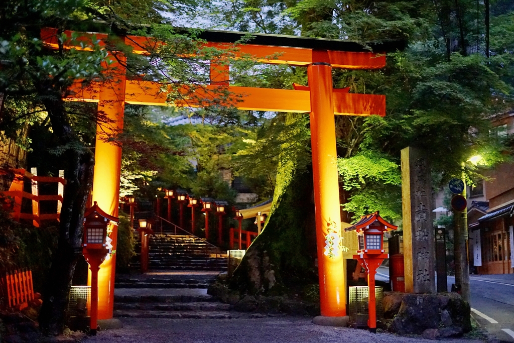 京都　貴船神社　夏のライトアップ