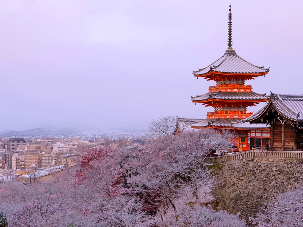 京都 清水寺 雪と紅葉の共演 III