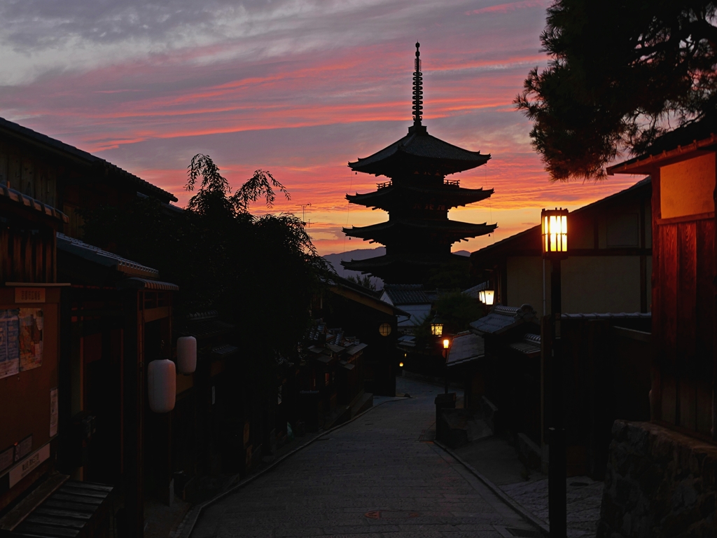 京都 八坂の塔 夏至の夕焼け