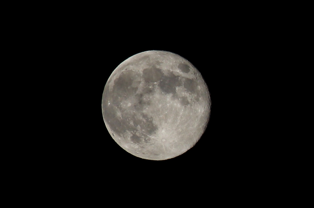 ブルームーン翌日の月