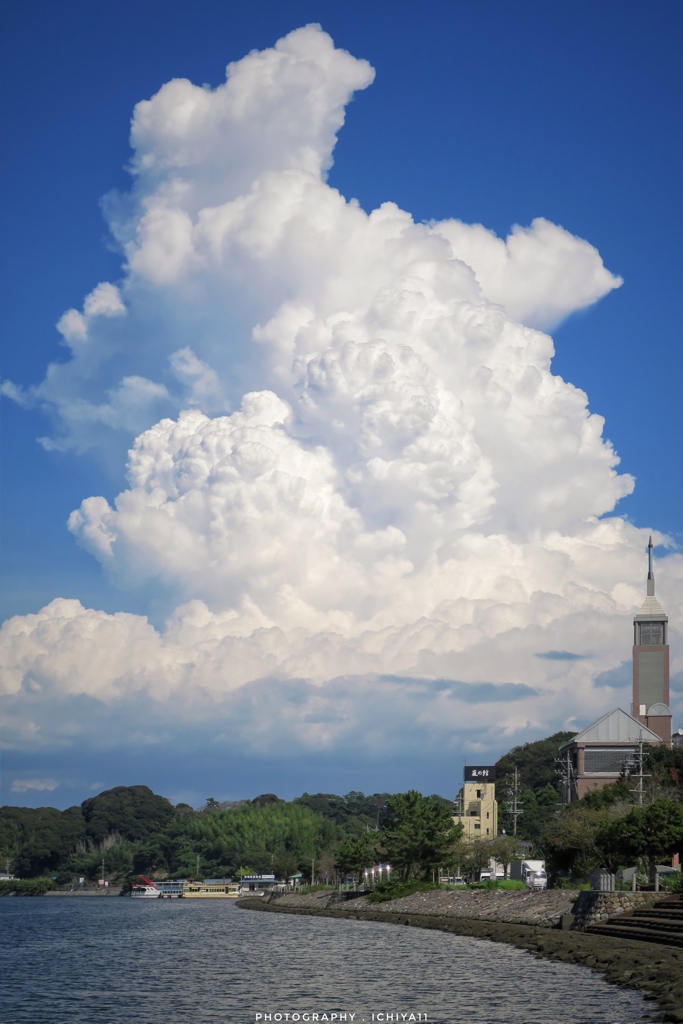 夏雲の引際