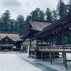 小雨の降る中、静寂の中