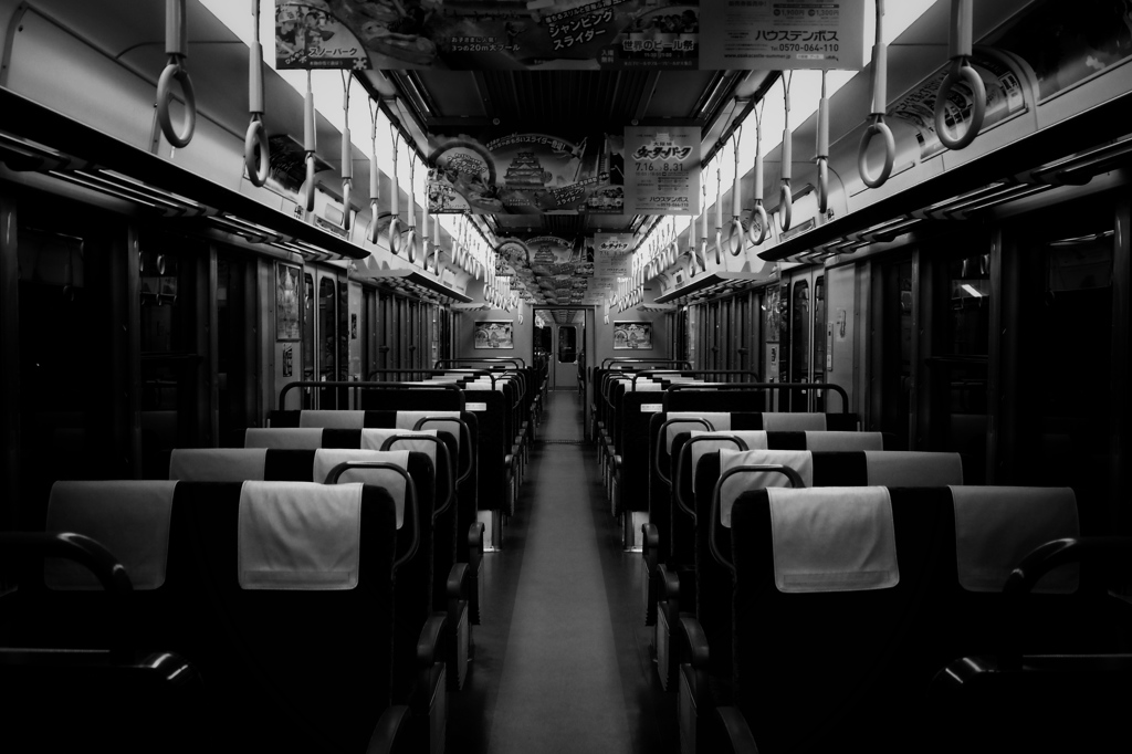 在りし日の無人電車に勤しむか
