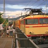 夕暮れのすれ違い