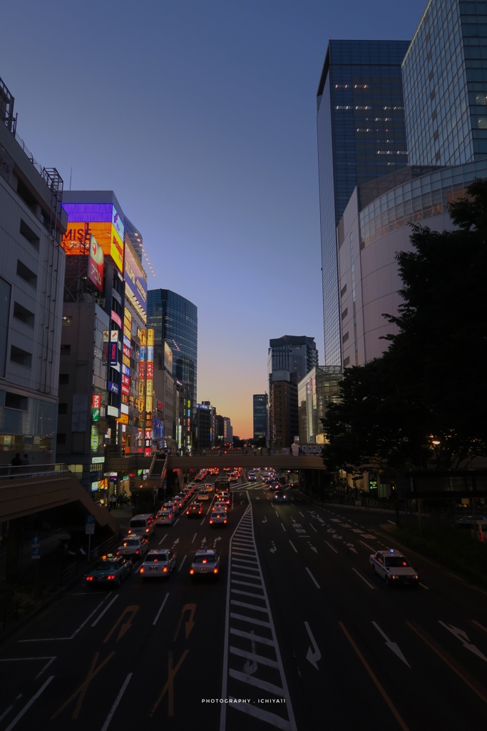 暮れる仙台駅前